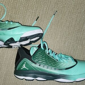 Jordan Men's Green Athletic Shoes